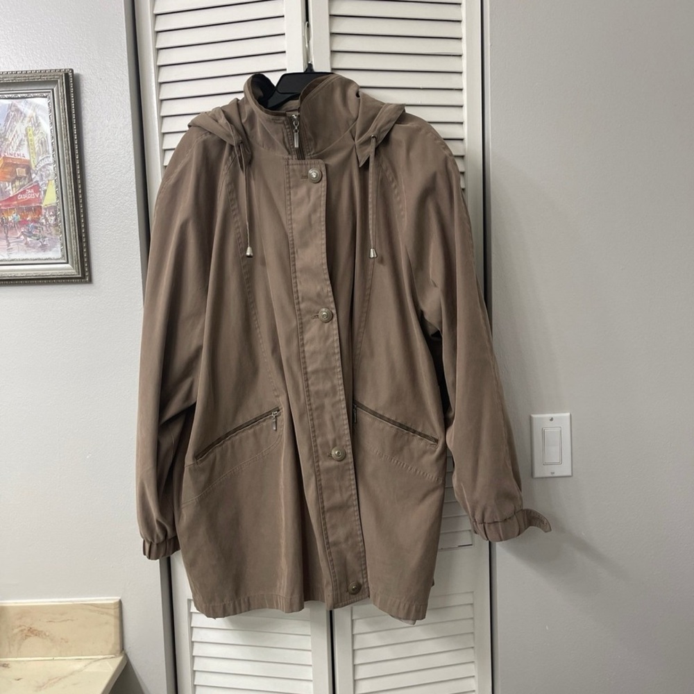 EUC Women’s Jacket size 2X (removable hood)